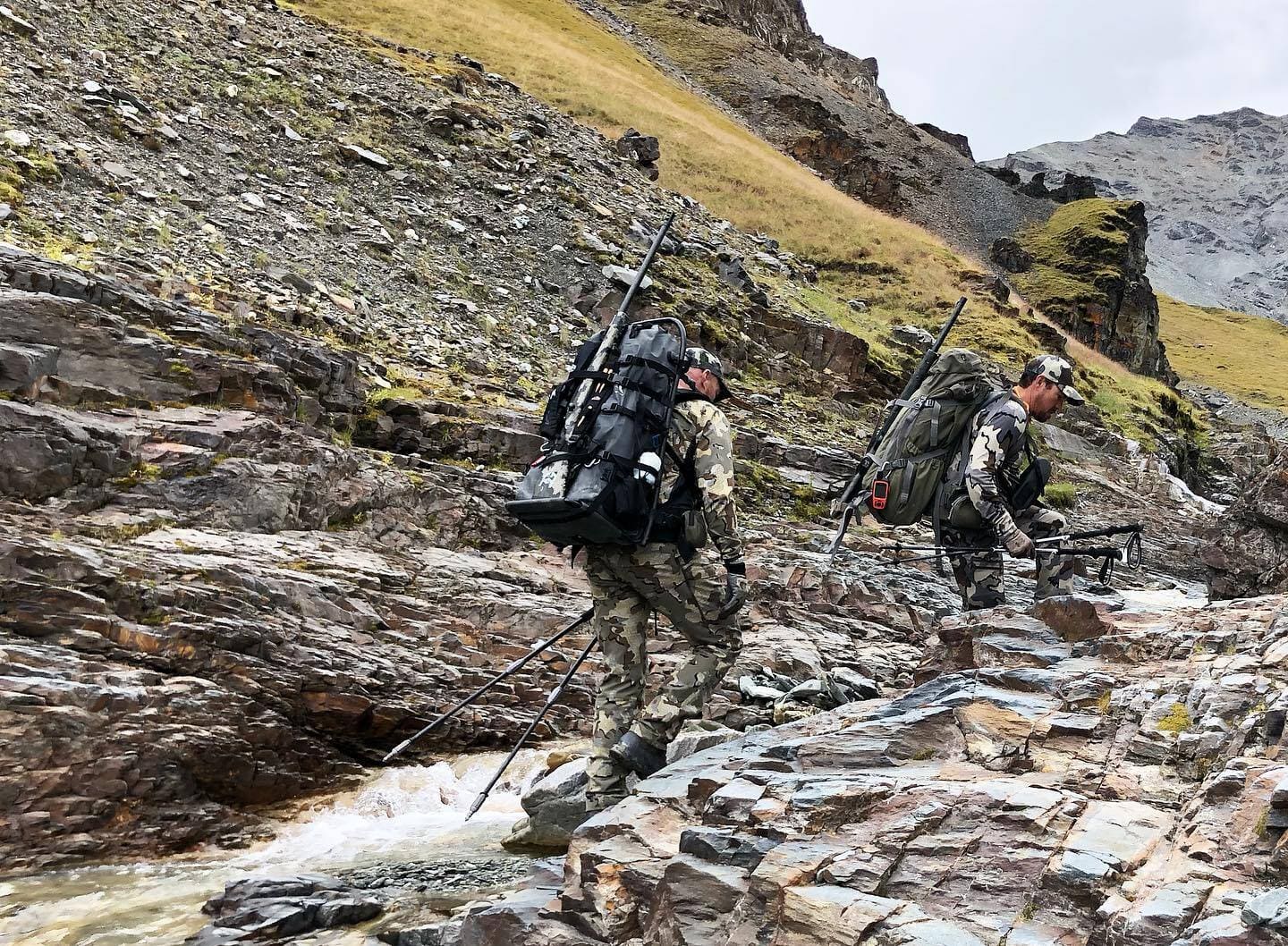 Carbon Fiber Barrels vs. Steel: Which Is Right for Your Custom Hunting Rifle?